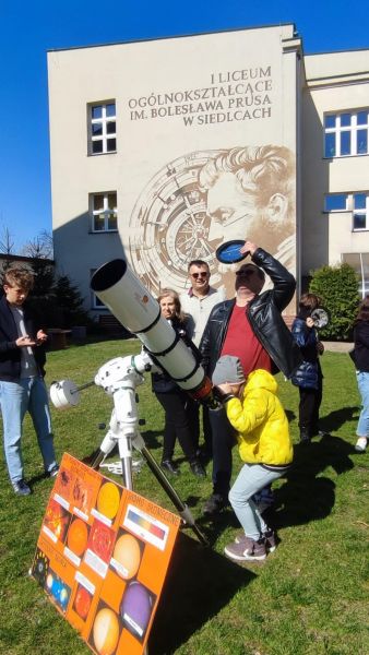 b_800_600_0_00_images_AKTUALNOSCI_smiernicki_2025_03_29_Czesciowe_zacmienie_Slonca_06.jpg
